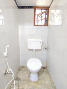 Bilik mandi di Spacious #1BHK Home Stay in Central #Mysore