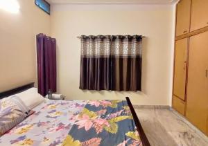 Katil atau katil-katil dalam bilik di Spacious #1BHK Home Stay in Central #Mysore