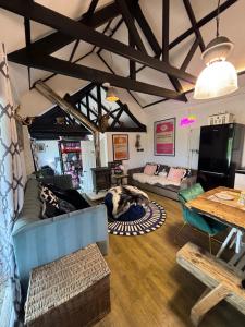 Χώρος καθιστικού στο Goldings detached Barn farm stay