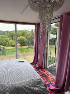 Ένα ή περισσότερα κρεβάτια σε δωμάτιο στο Goldings detached Barn farm stay