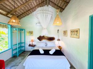 a bedroom with a bed in a room at Casa Peroá Pousada in Icaraí +60 photos