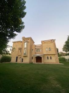 Budova, kde se vila nachází