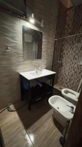 a bathroom with a sink and a toilet at Habitación individual Privada Casa compartida in Montevideo