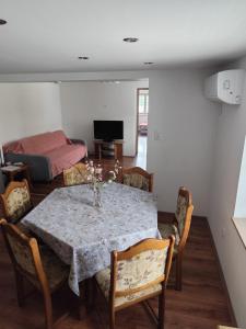 Μια τηλεόραση ή/και κέντρο ψυχαγωγίας στο Das Blaue Haus- A Kék Ház