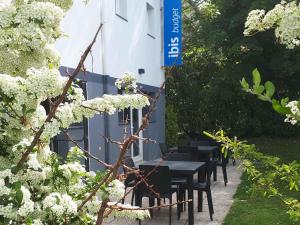 Сад в ibis budget Versailles Chateau Saint cyr l'Ecole