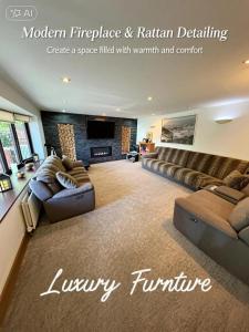 a large living room with couches and a tv at LARGE 6 BDR House, up to 14 ppl Walsall, Lichfield, Birmingham M6 and A34 CONTRACTORS , FAMILY & GROUP in Walsall