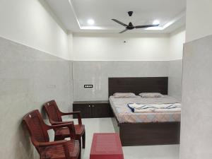 Gallery image of SWASTIK STAY AC and Non Ac Rooms in Raigīr +7 photos