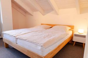 a bedroom with a large bed with a wooden headboard at Ferienhaus Neukalen - ideal für aktive Familien in Neukalen