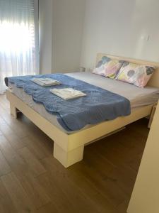 Ένα ή περισσότερα κρεβάτια σε δωμάτιο στο Stefea Center Apartment - Free Garage - Central +19 φωτογραφίες