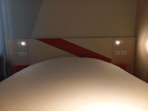 a close up of a bed in a room at ibis budget Antony Massy rénové 2024 in Antony +103 photos