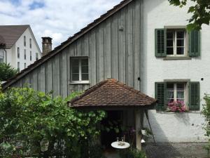 Galeriebild der Unterkunft Airport Zürich Elwiras B & B in Lufingen