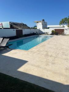 Bazén v ubytování Villa macao nebo v jeho okolí