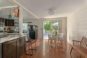 O bucătărie sau chicinetă la Fantastic house for a calm and cozy vacation