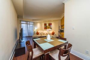 Fotografie z fotogalerie ubytování Ideal 2BR & 2 BTH - Near SQ1 Mall v destinaci Mississauga