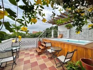 a balcony with a hot tub and chairs and a table at Casa Mary Hotel in Cartagena de Indias