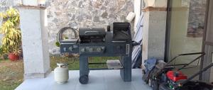 a grill sitting on the porch of a house at Casa eterna primavera in Temixco +2 photos