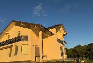 Το κτήριο όπου στεγάζεται  η βίλα