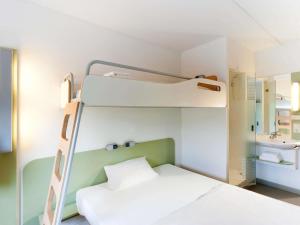 a bedroom with a bunk bed and a bathroom at Ibis Budget Toulon Centre in Toulon +69 photos