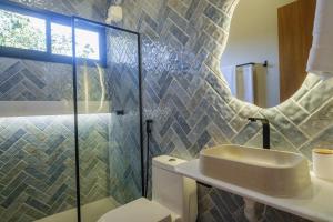 a bathroom with a sink and a mirror at Casa Bless - Piribless in Pirenópolis +10 photos