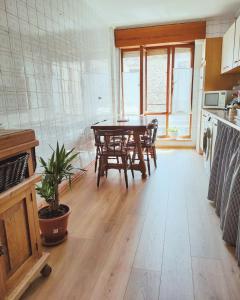 a kitchen with a table and chairs in a room at La Bohemia de Potes in Potes
