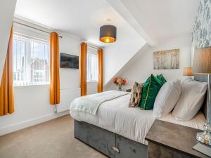 Ένα ή περισσότερα κρεβάτια σε δωμάτιο στο Kings Lodge +35 φωτογραφίες