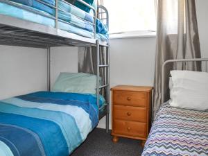 Katil atau katil-katil dalam bilik di Dora - Uk49714