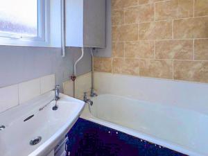 Bilik mandi di Dora - Uk49714