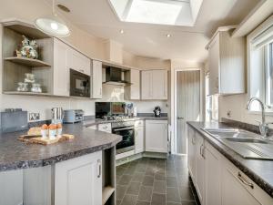 Dapur atau dapur kecil di Rabbit Hole - Uk49618