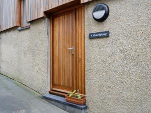 a wooden door on the side of a building at Y Gweithdy in Barmouth +11 photos