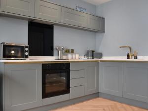 Kuchyň nebo kuchyňský kout v ubytování Sea Front Hideaway