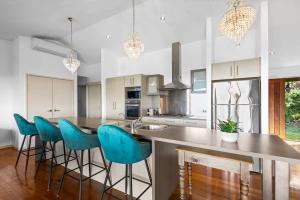 Η κουζίνα ή μικρή κουζίνα στο Blackall Bliss Hinterland Retreat