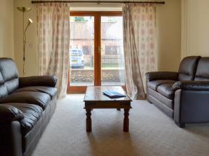 a living room with two couches and a coffee table at Church Farm Barn - Ukc3739 in Bawdeswell +16 photos