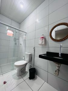 Koupelna v ubytování POUSADA E AGENCIA CLEDIO TURISMO