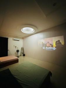 En eller flere senge i et værelse på Chill Homestay Đồng Hới