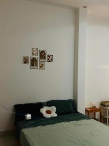 En eller flere senge i et værelse på Chill Homestay Đồng Hới