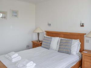 Postel nebo postele na pokoji v ubytování Maltings Cottage