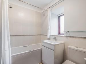 Et badeværelse på Barn Cottage - Uk49959