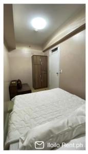 Postel nebo postele na pokoji v ubytování 209 Serenity Condo Avida Atria Iloilo Tower 3