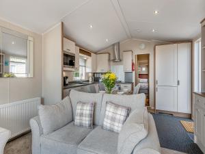 Køkken eller tekøkken på Azure View