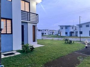 Budova, kde se prázdninový dům nachází