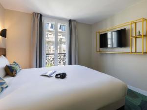 Una cama o camas en una habitación de Ibis Styles Paris Jardin de la Villette - Rénové en 2025