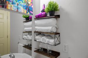 Φωτογραφία από το άλμπουμ του Guest Suite with Amazing Garden στο Βανκούβερ