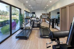 The fitness centre and/or fitness facilities at Grand Prix Hôtel & Restaurant
