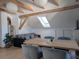 a dining room with a wooden table and chairs at Ferienwohnung Flott in Marktoberdorf