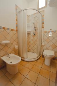 A bathroom at SanvitoTour - Le Terrazze