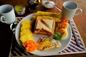 Jídlo v hotelu nebo okolí + 38 fotografií