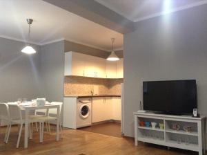 A kitchen or kitchenette at Apartment Sredetz