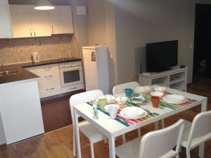 A kitchen or kitchenette at Apartment Sredetz