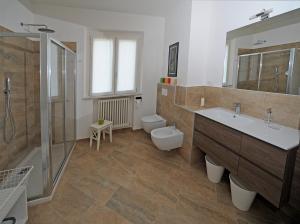 Ένα μπάνιο στο Vitali Apartments Bellagio +12 φωτογραφίες