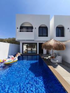 Πισίνα στο ή κοντά στο Losbaba Komodo Villa